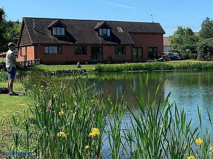 Bransford Farm Fishery B & B