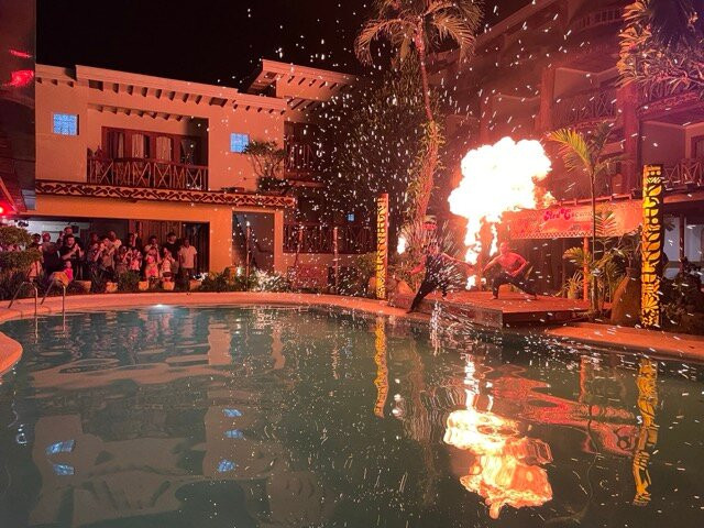 Fire Dancing Show At Red Coconut Beach Hotel-Balabag必去景点