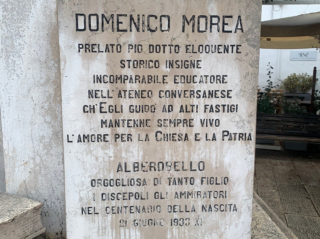 Monumento a Monsignor Domenico Morea景点图片