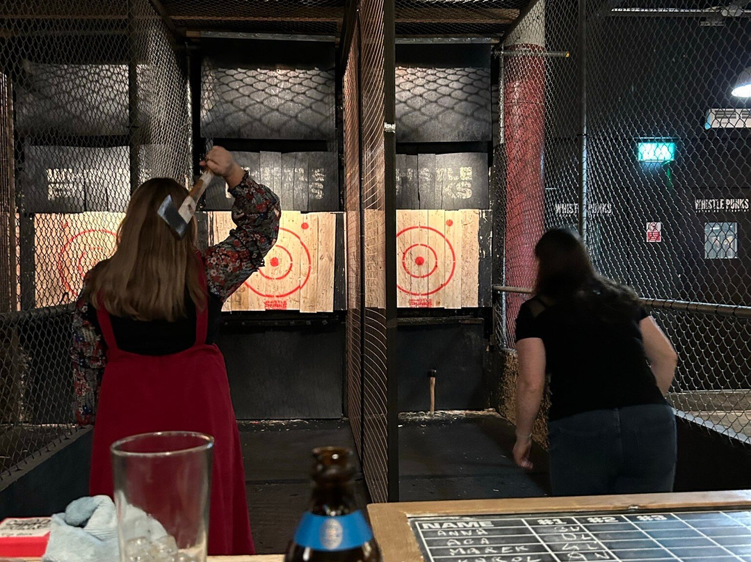 Whistle Punks Urban Axe Throwing-曼彻斯特必去景点