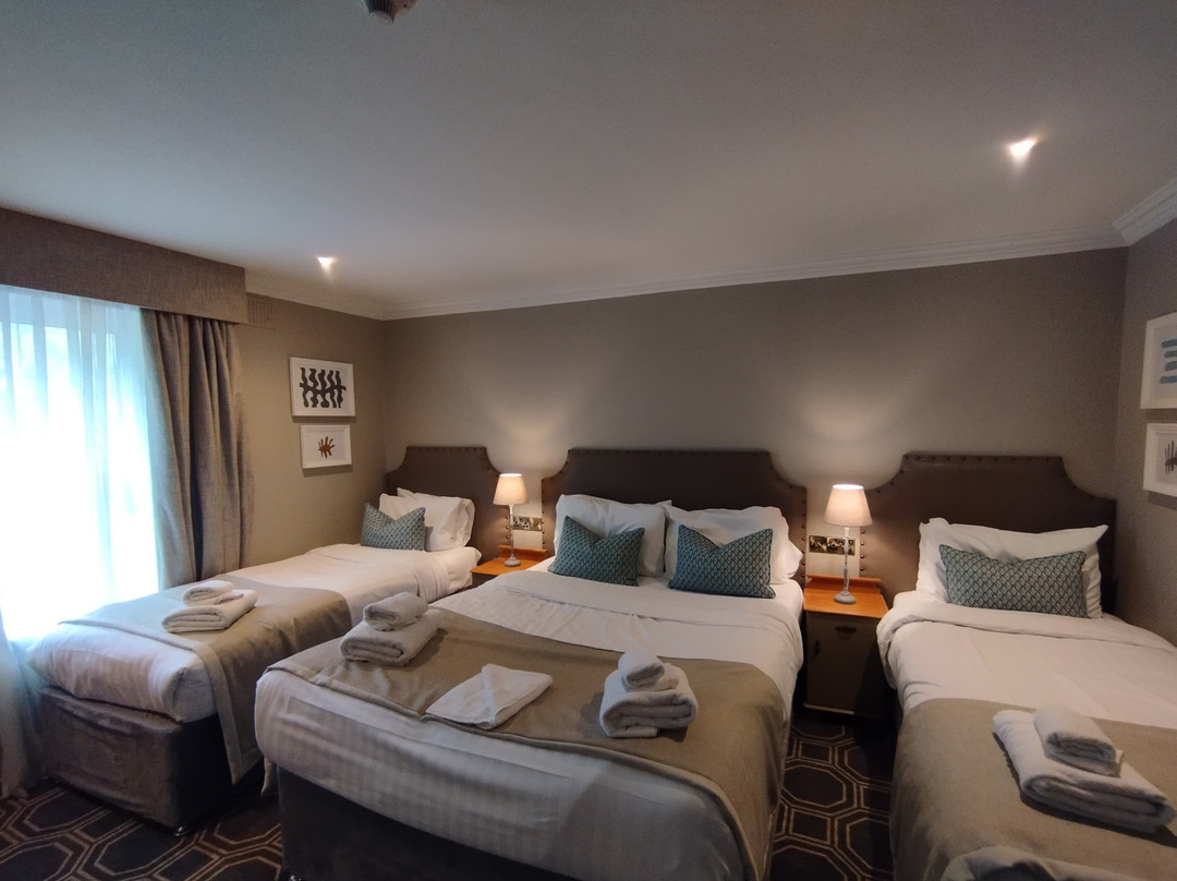 Castle Oaks House Hotel主图