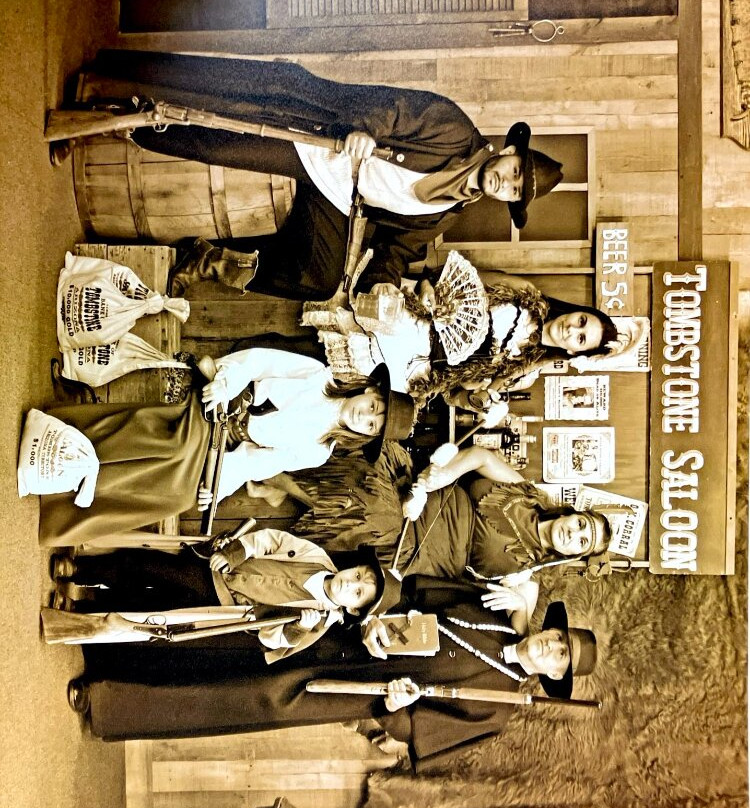 Lady L's Creations-墓碑镇必去景点