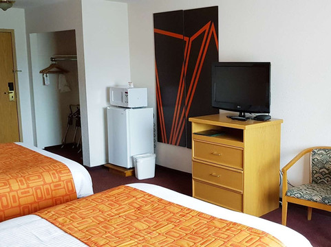 Howard Johnson by Wyndham Fort St. John主图