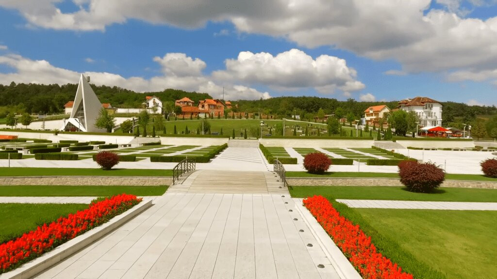 Adem Jashari Memorial Complex-Prekaz必去景点