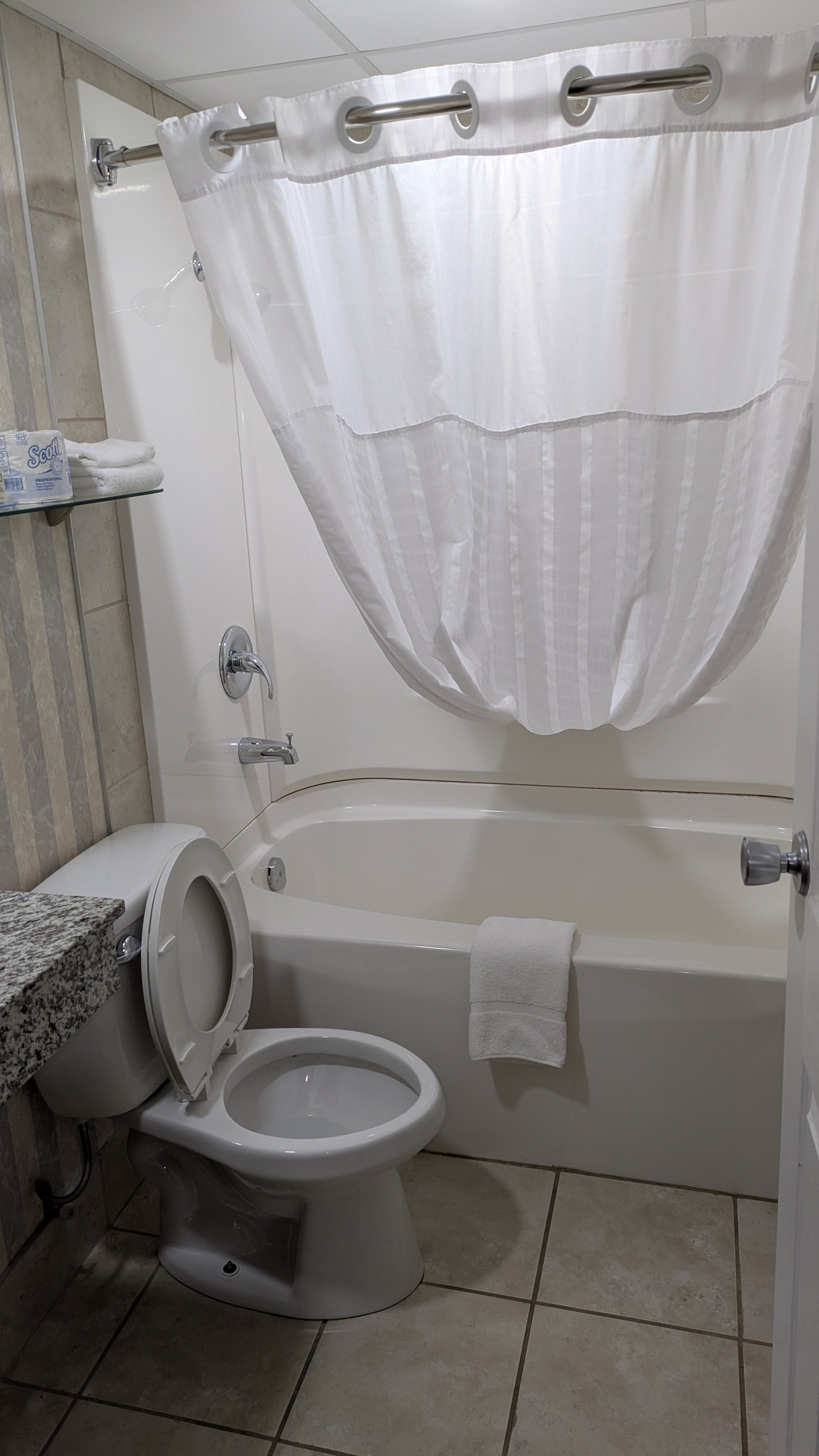 Wyndham Garden Medicine Hat Conference Center-浴室