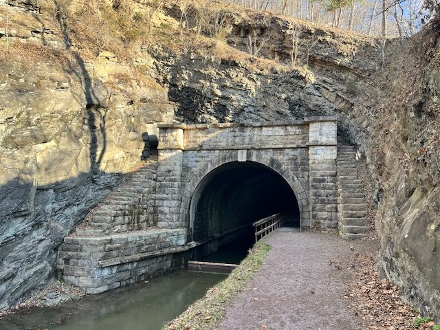 C&O Canal - Paw Paw Tunnel-Cumberland必去景点