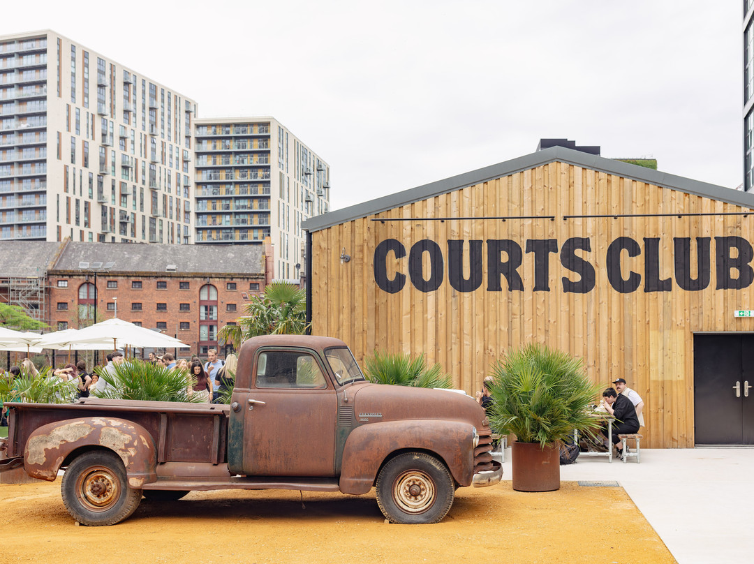 Courts Club