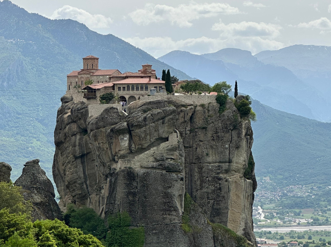 Meteora Thrones - Travel & Tourism Center-卡兰巴卡必去景点
