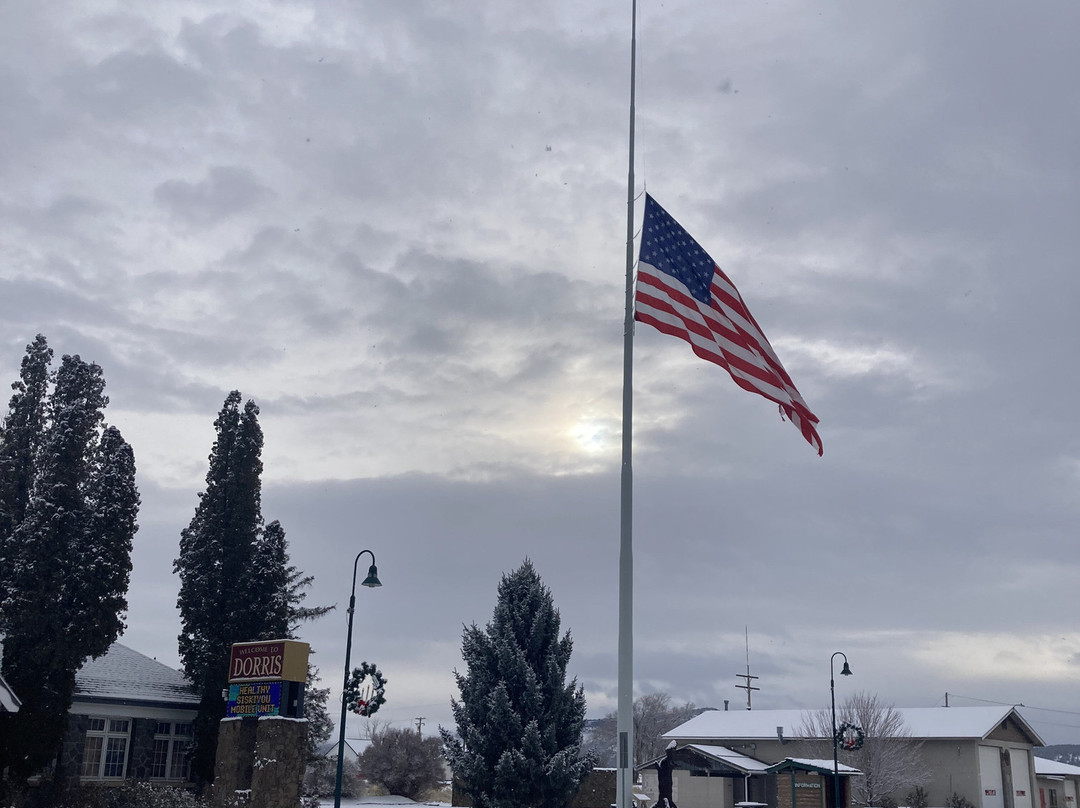 200 Foot Flagpole-Dorris必去景点