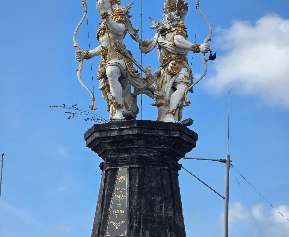 Nakula Sahadewa Statue景点图片