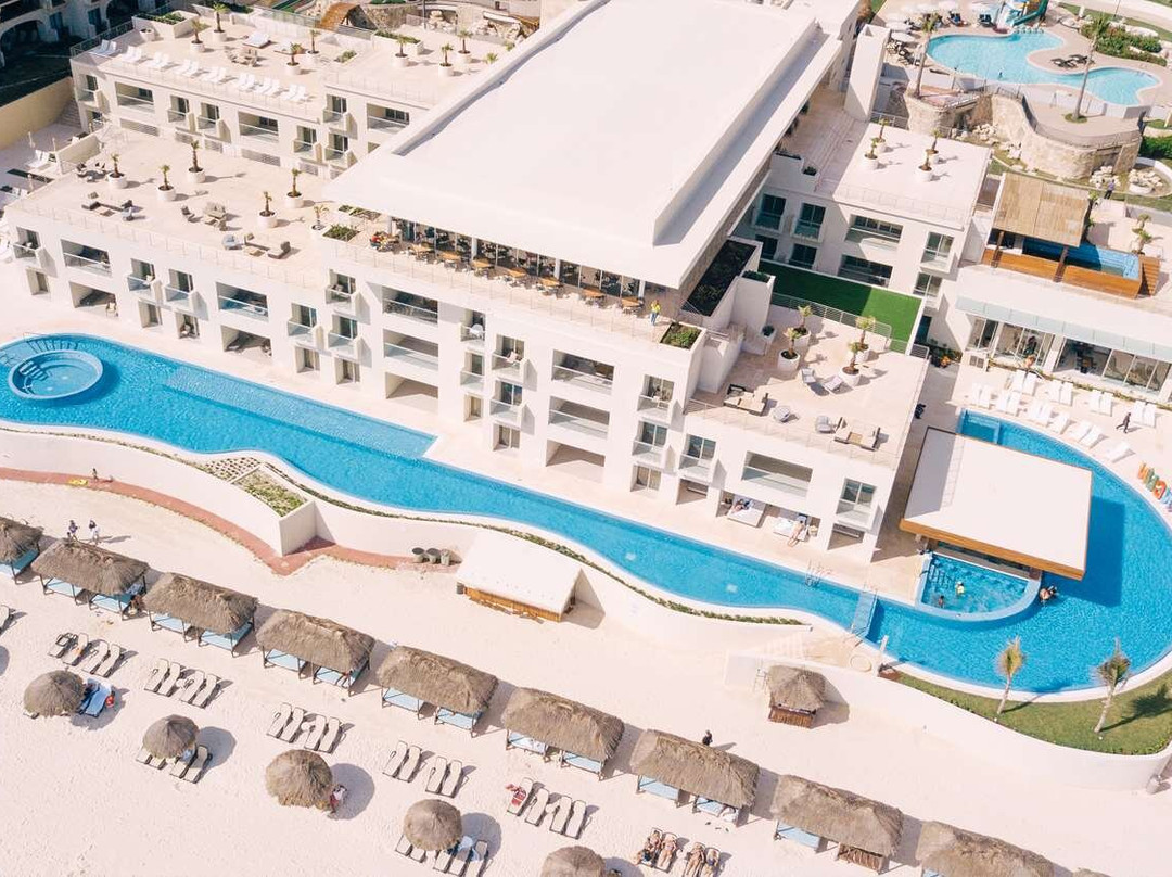 坎坤坎昆安普里奥套房酒店