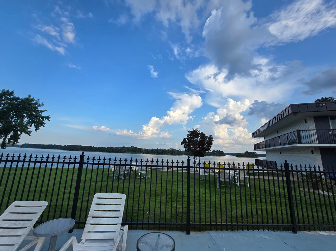 Super 8 by Wyndham Riverside AL主图