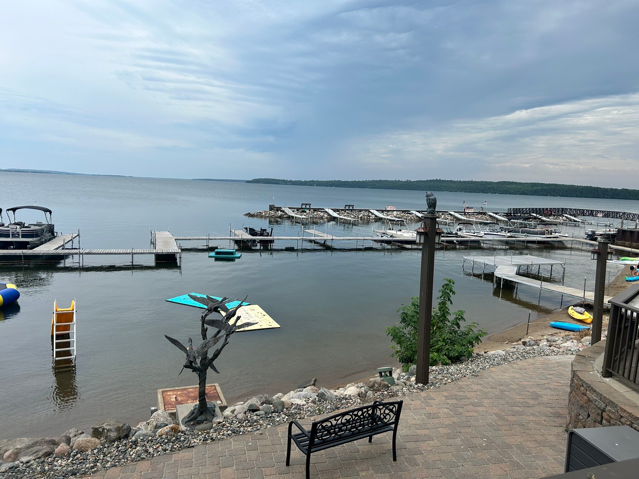 湖畔追逐渡假酒店-官方