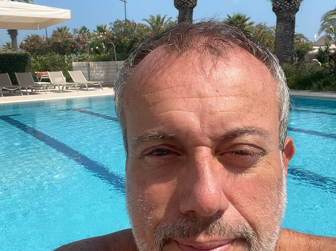 华伦天奴度假酒店主图