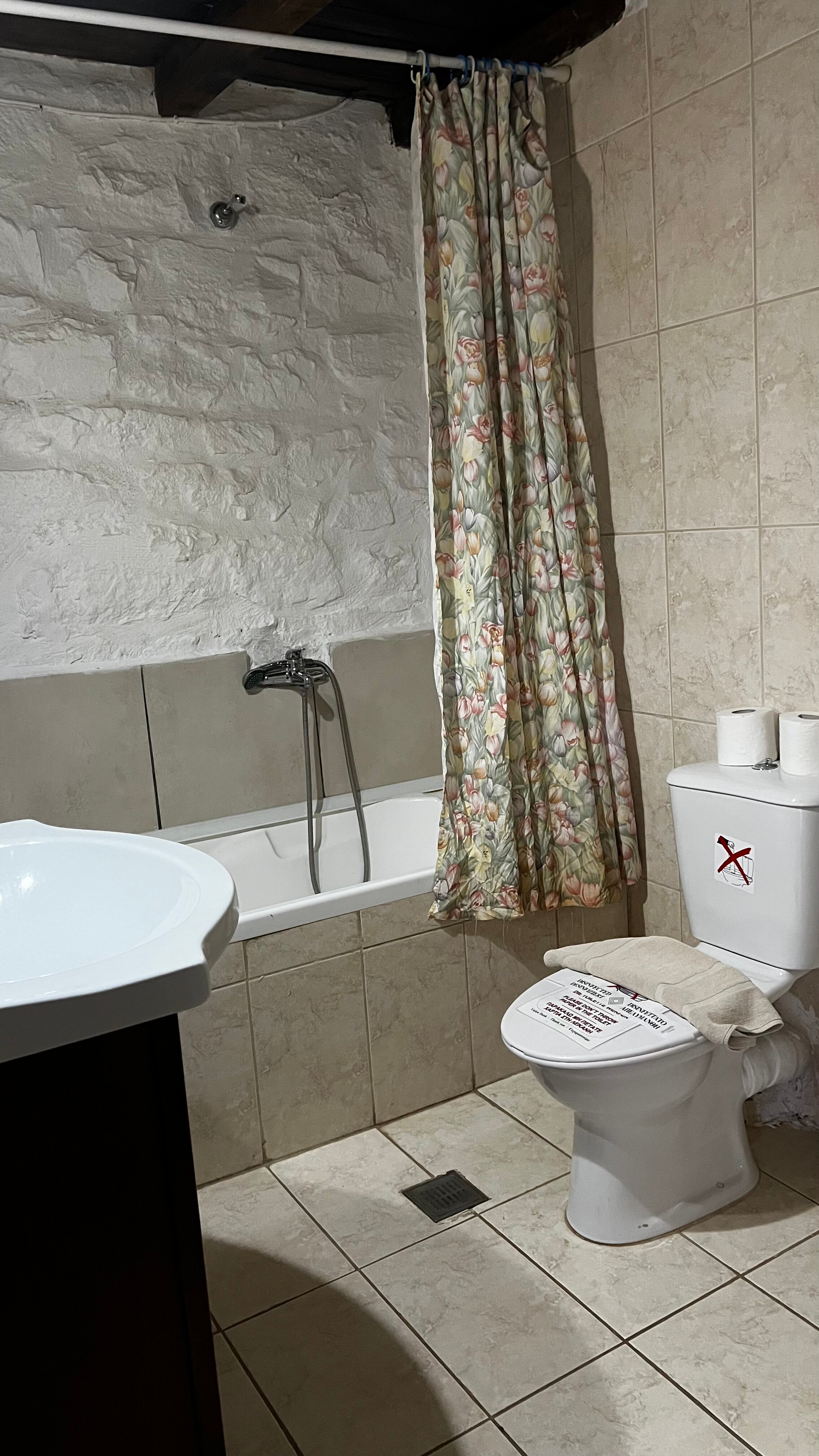 Stone Village Hotel-浴室