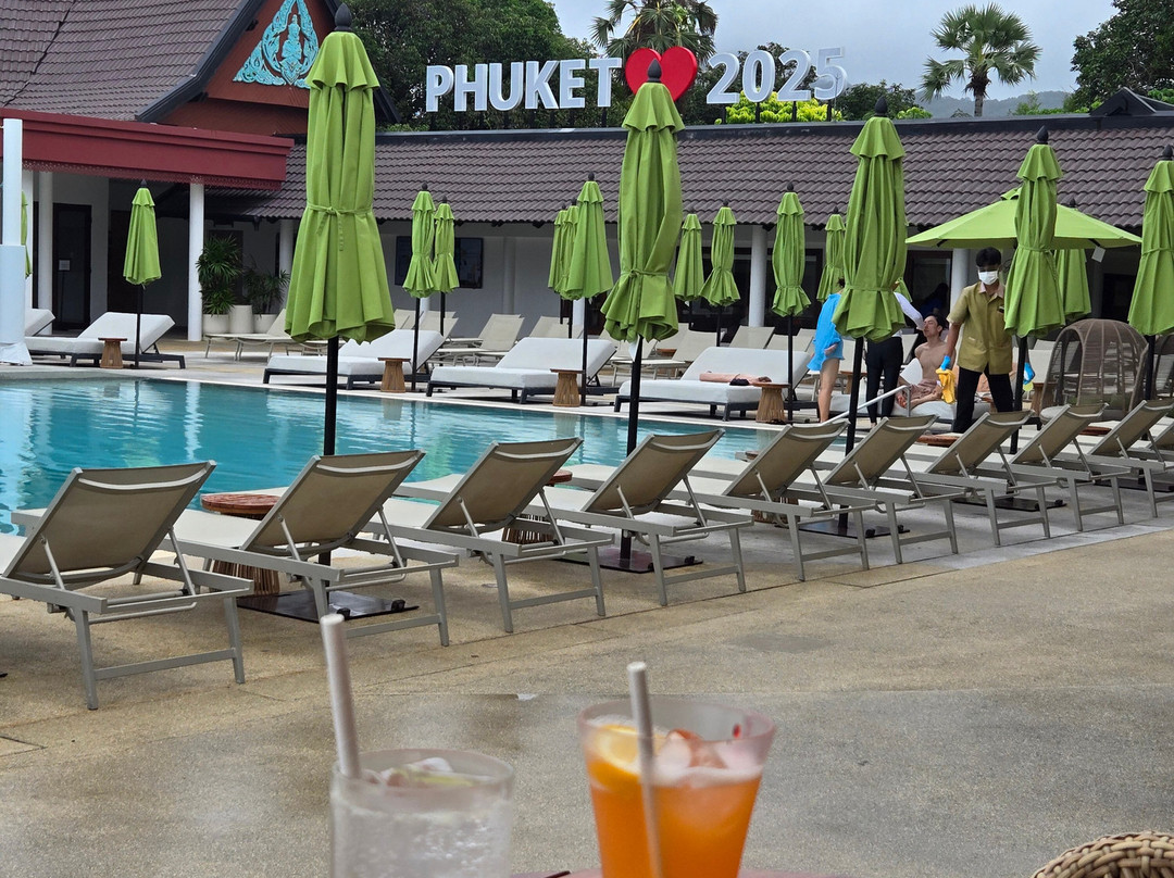 普吉岛地中海度假酒店主图