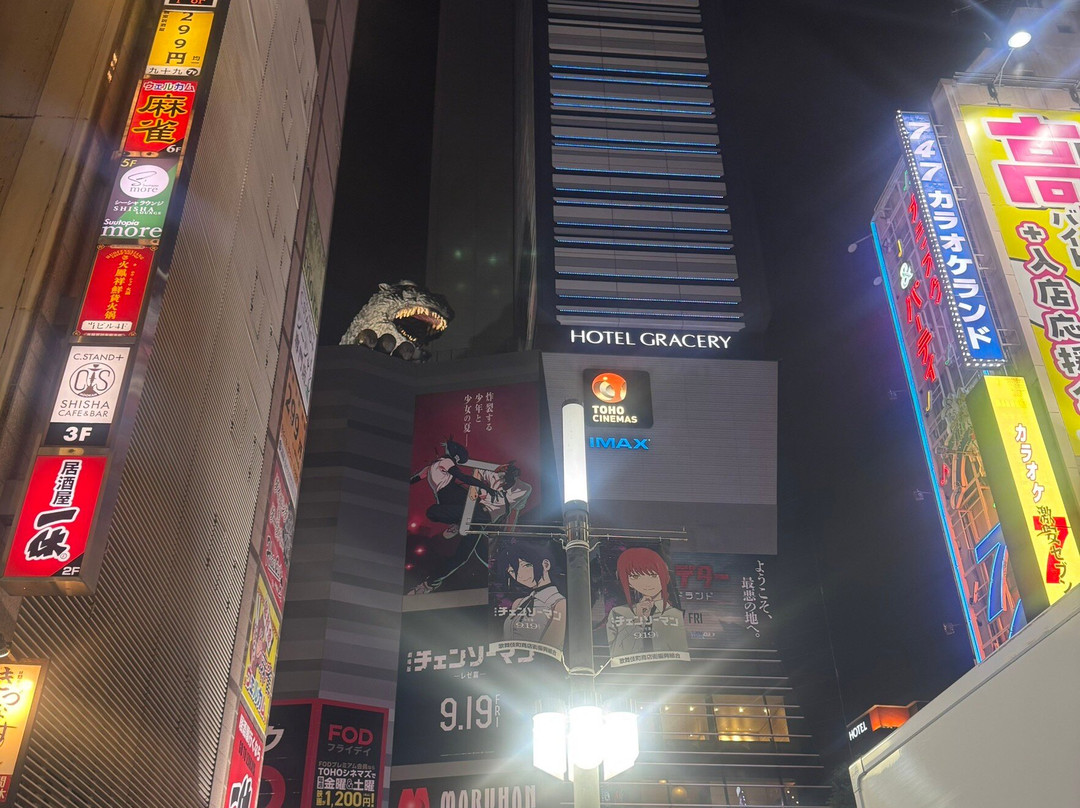 新宿哥斯拉等比头雕-Kabukicho必去景点