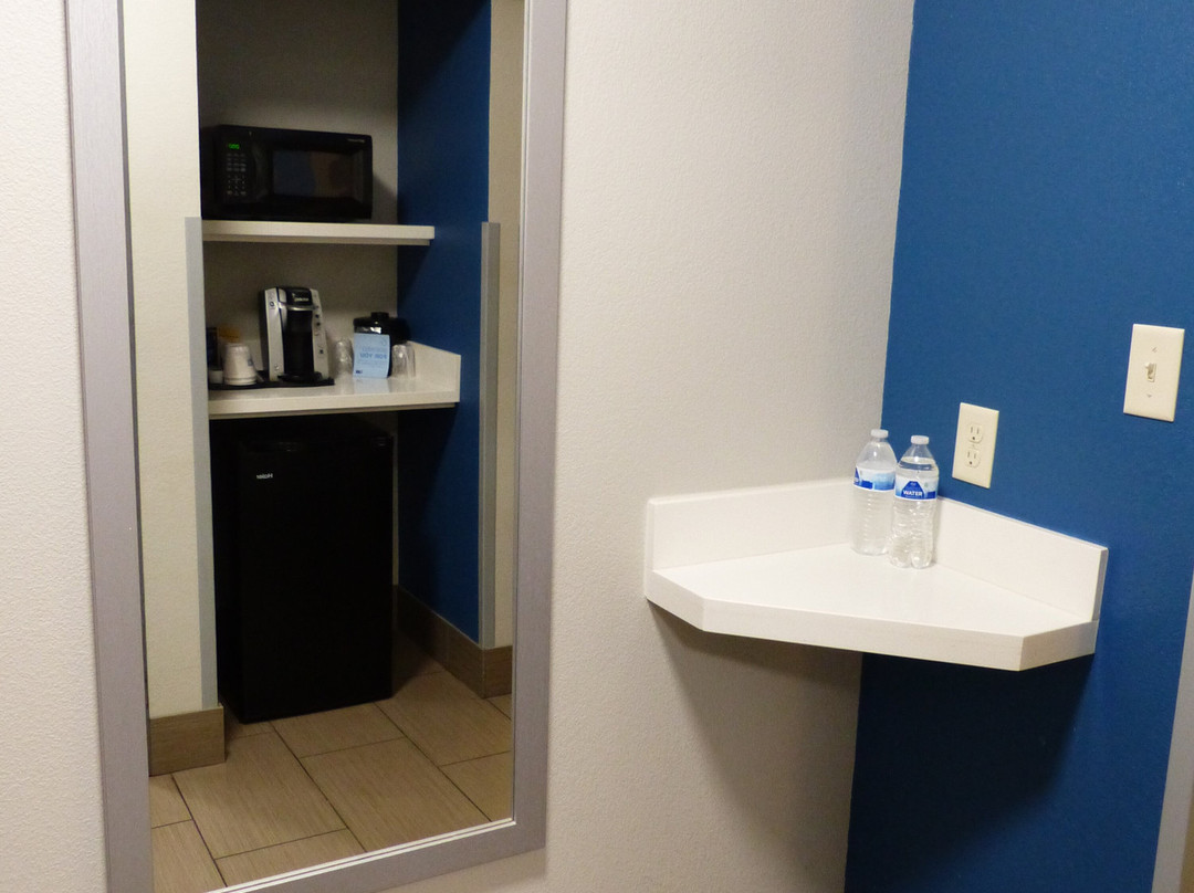 Holiday Inn Express & Suites Coldwater By IHG主图