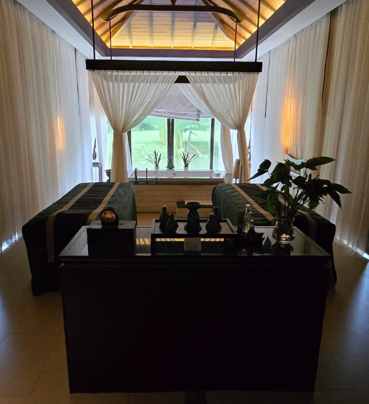 Banyan Tree Spa Lang Co-Phu Loc District必去景点