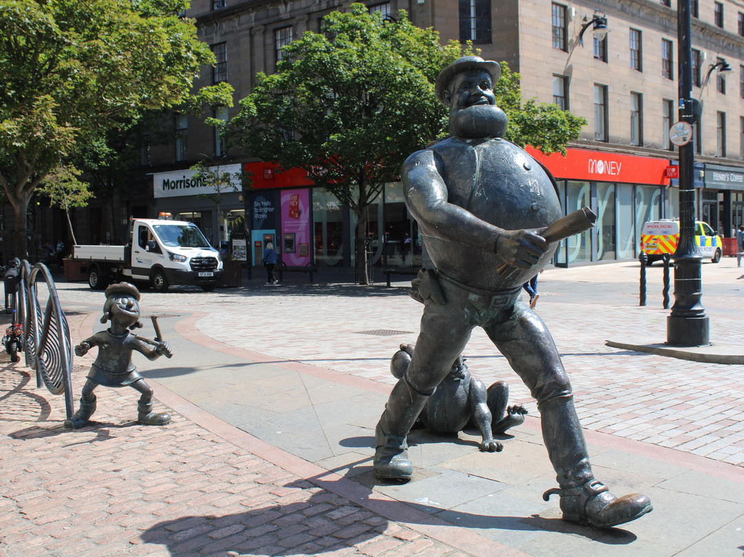 Desperate Dan Statue-敦提必去景点