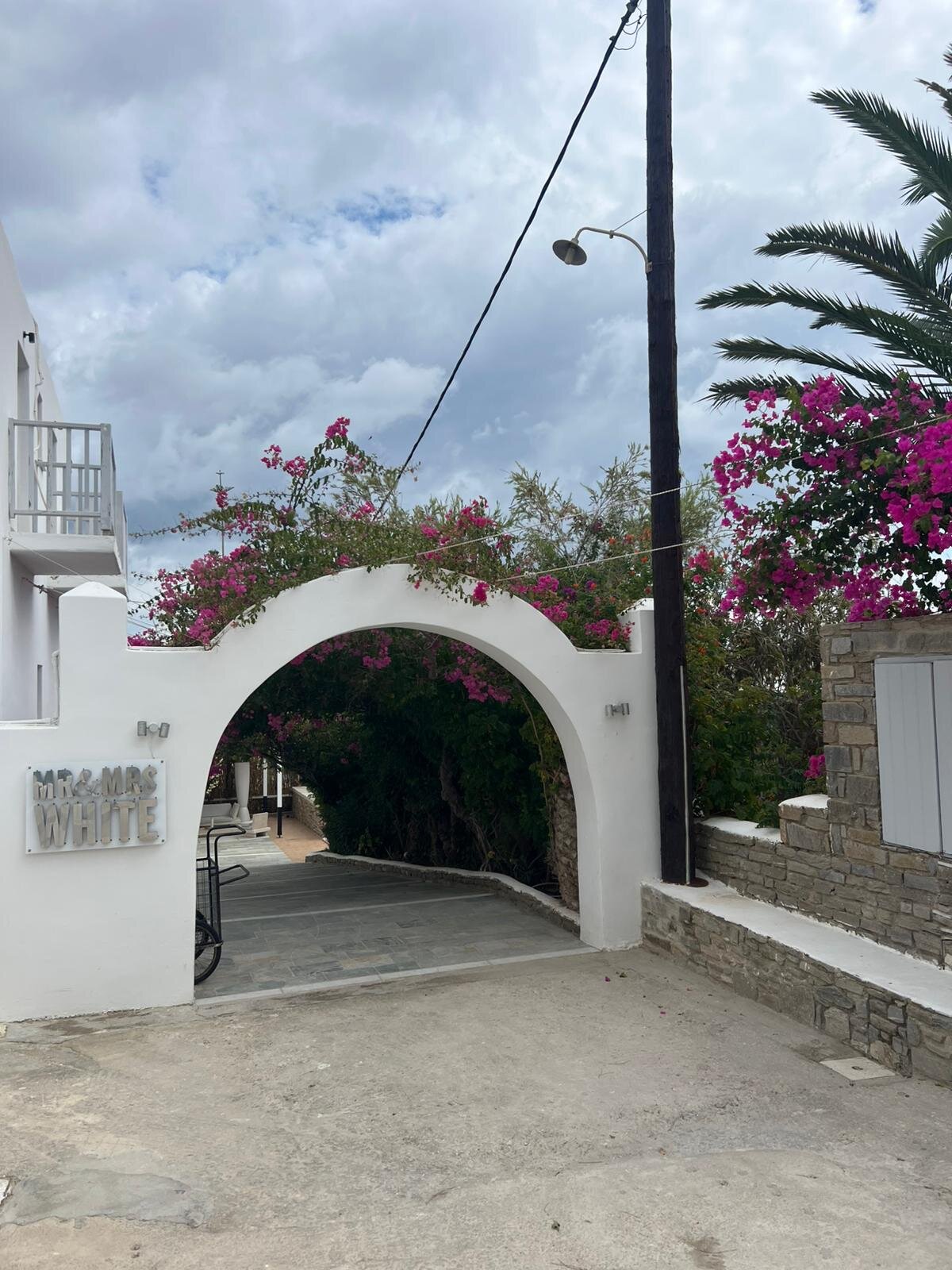 Mr & Mrs White Paros-官方