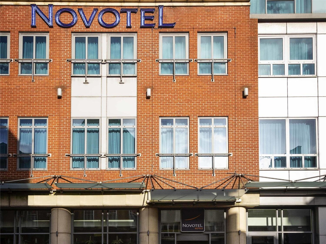 诺富特雷丁中心酒店主图