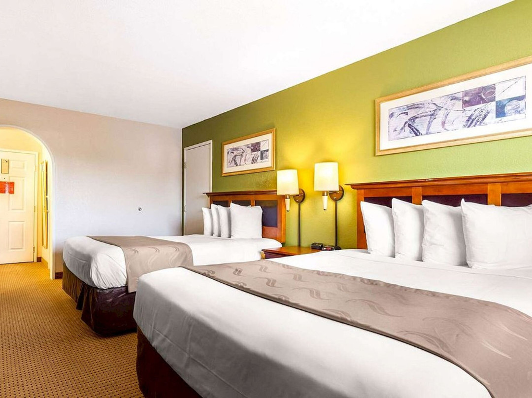 Auburn House Hotel主图