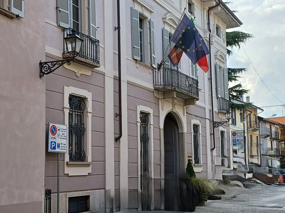 Palazzo Ferrari-Gozzano必去景点