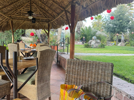 Nirvana Restaurant Retreat主图