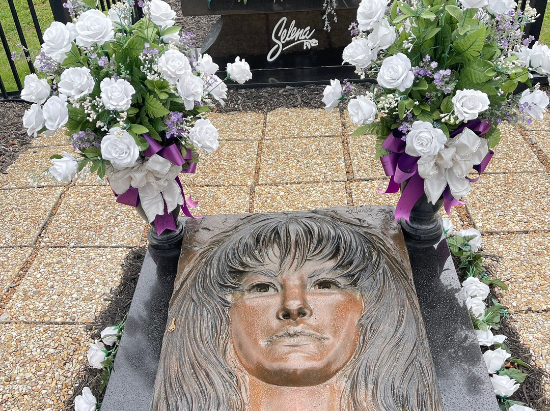 The Grave of Selena Quintanilla-Perez-科珀斯克里斯蒂市必去景点