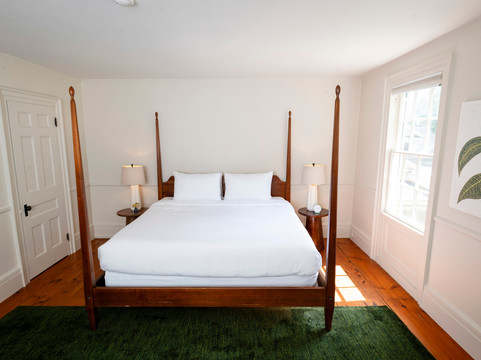 The ButtonBall Inn主图