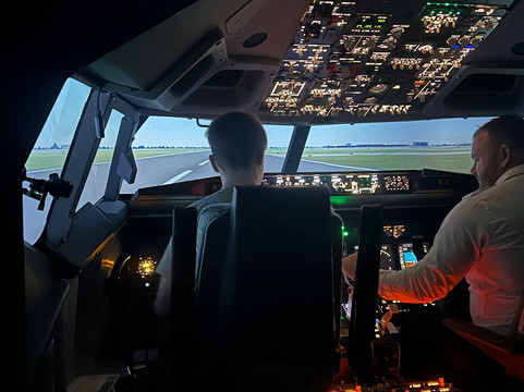 Simair737 Flight Simulators-切尔滕纳姆必去景点