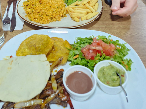 Soda Cantón 83 Family Business