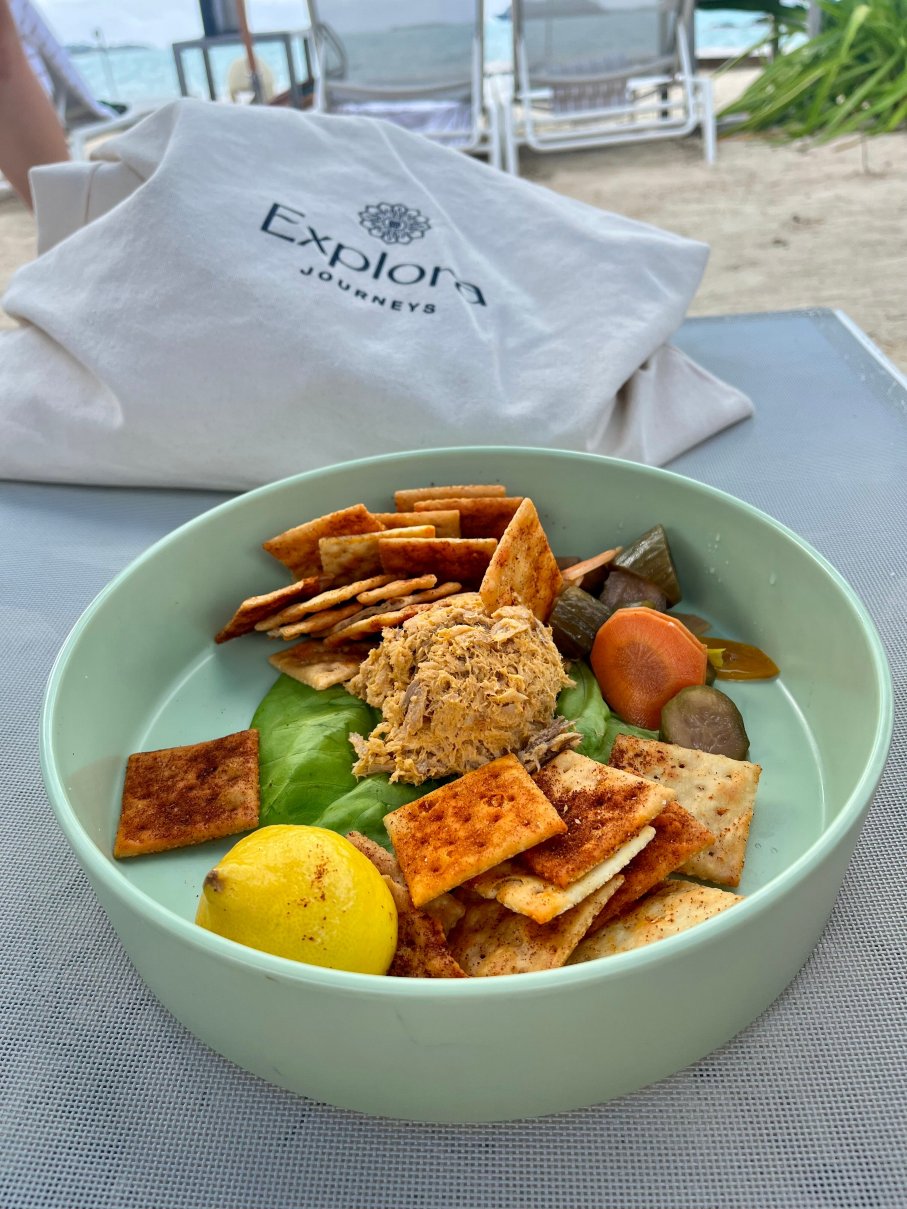 洛万戈度假村 + 海滩俱乐部（私人岛屿度假村）-餐饮