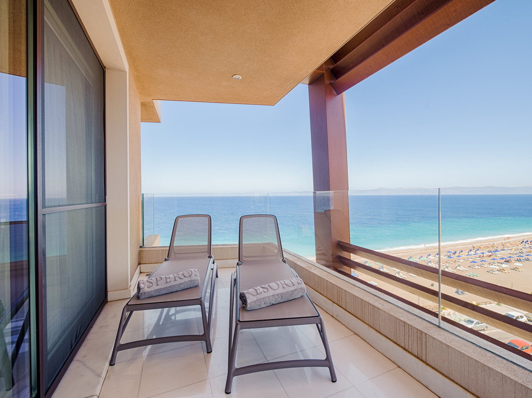 海滩美景套房酒店主图