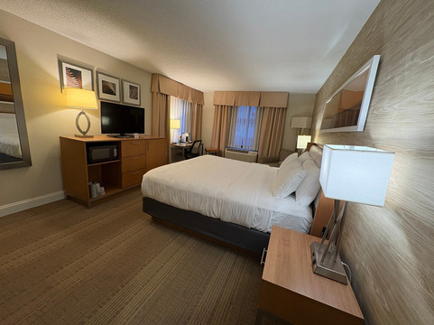 Holiday Inn 萨拉托加温泉主图