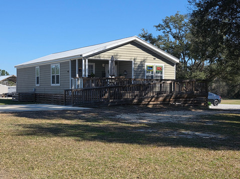 Holmes Creek Canoe Livery-Vernon必去景点