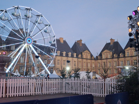 Place Ducale-沙勒维尔梅济耶尔必去景点