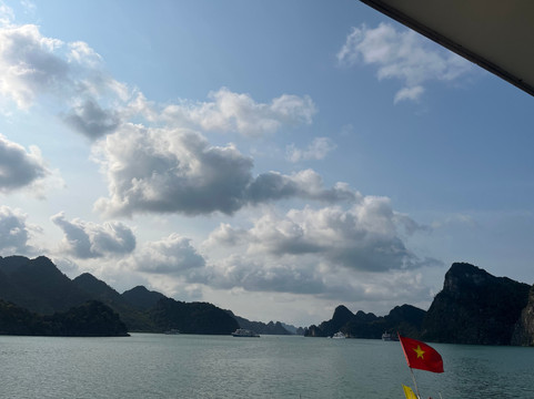 Erina Cruise-下龙湾必去景点