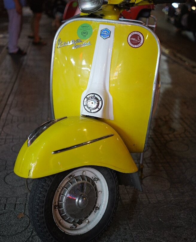 Vespa Rouge-胡志明市必去景点