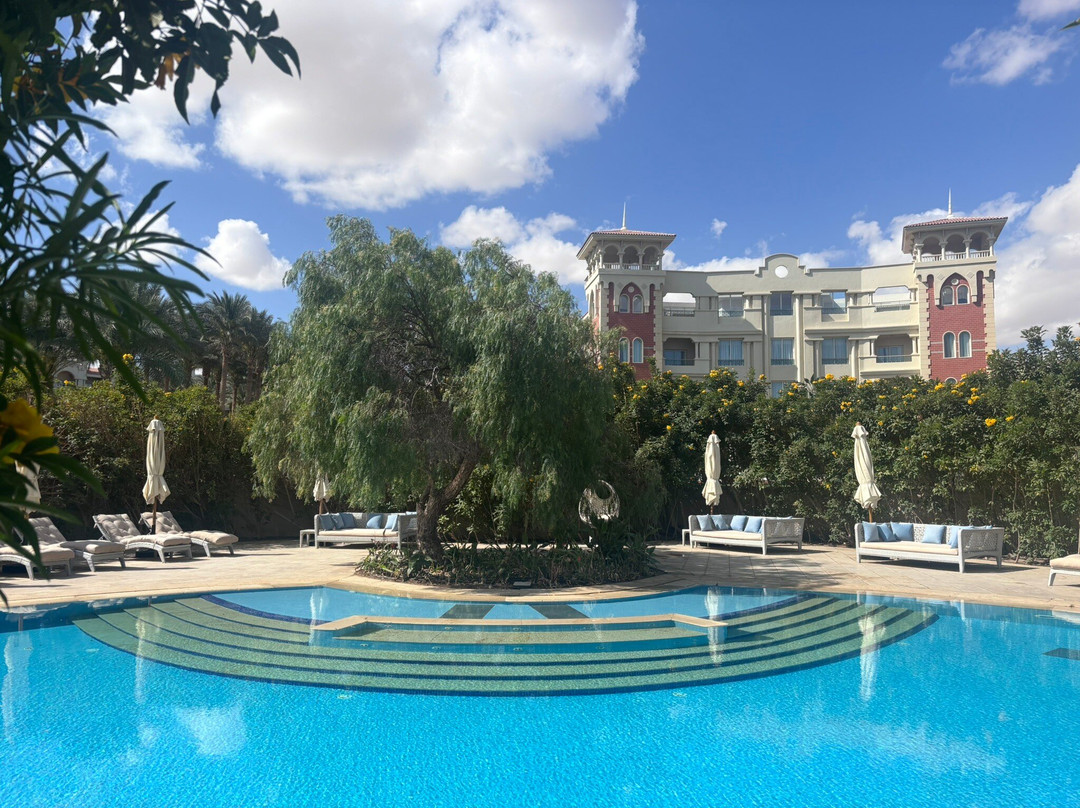 萨尔哈氏男爵宫殿度假村主图