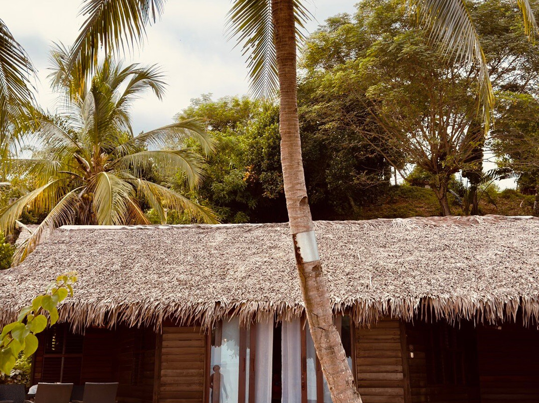 安佳马兰高海滩度假酒店主图