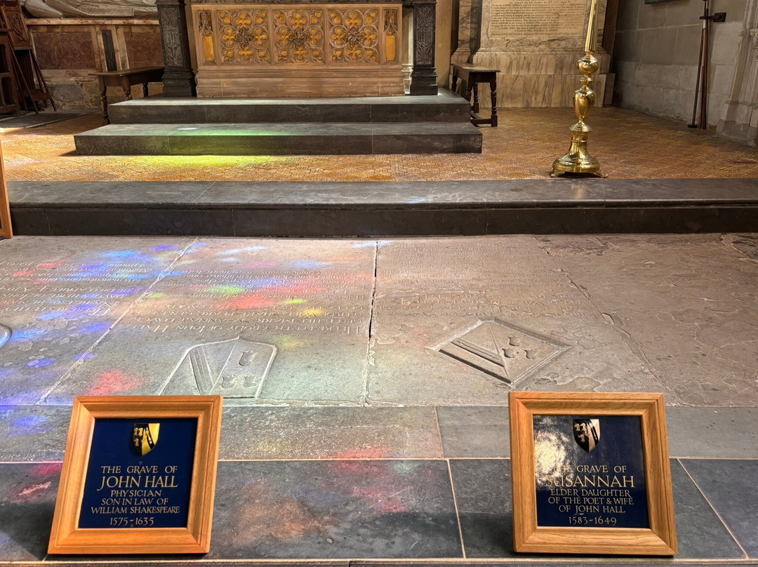 Shakespeare's Grave-埃文河畔斯特拉特福必去景点