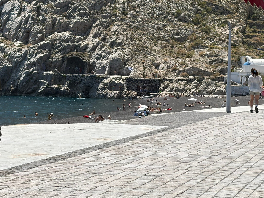 黑海滩-卡马里必去景点