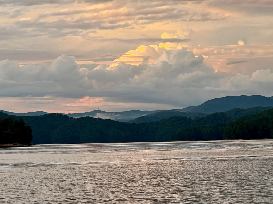 Jocassee Lake Tours-Salem必去景点