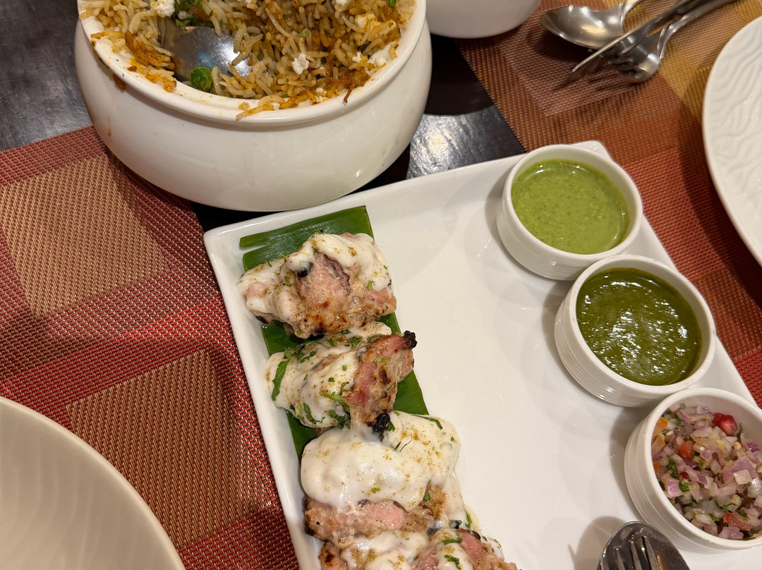 Taj, Coffee and local street food