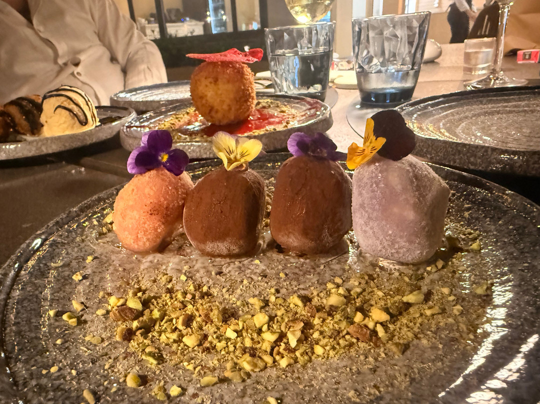 亚历山大海滩乡村酒店主图