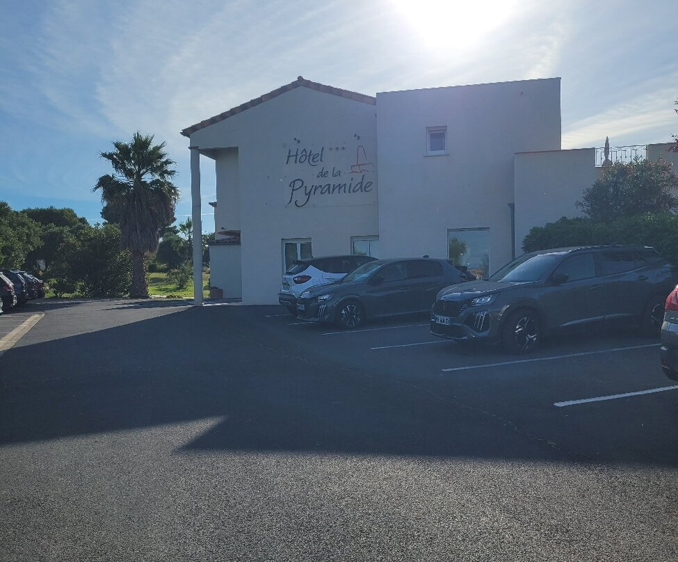 金字塔酒店主图