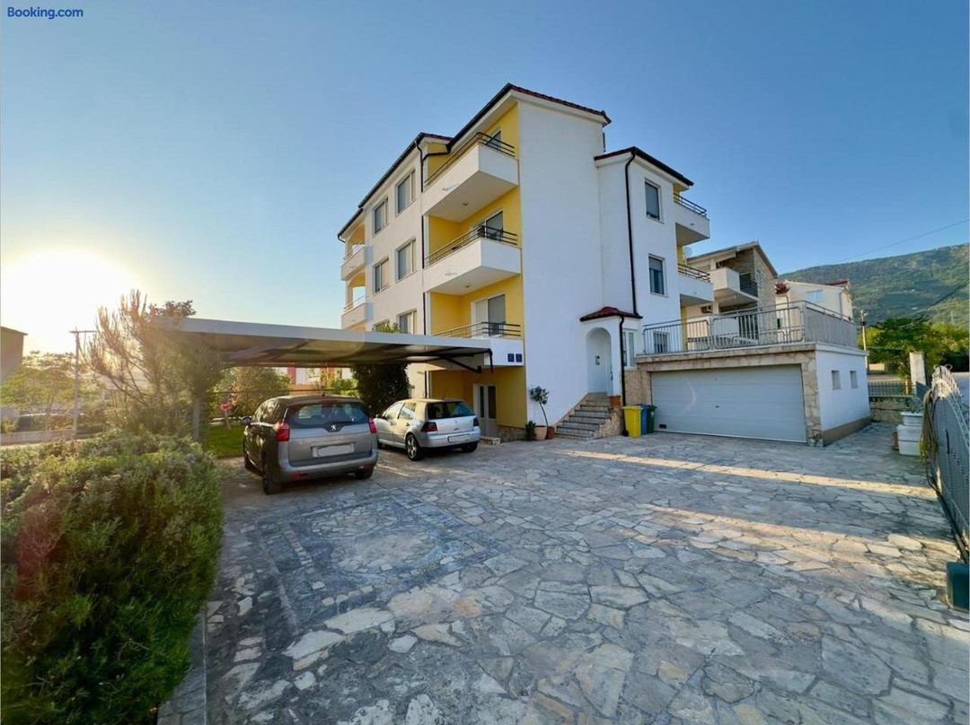 Vivalio Coast Apartments II