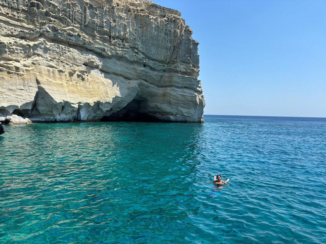 Odysseus A. Yacht Cruises-Adamas必去景点